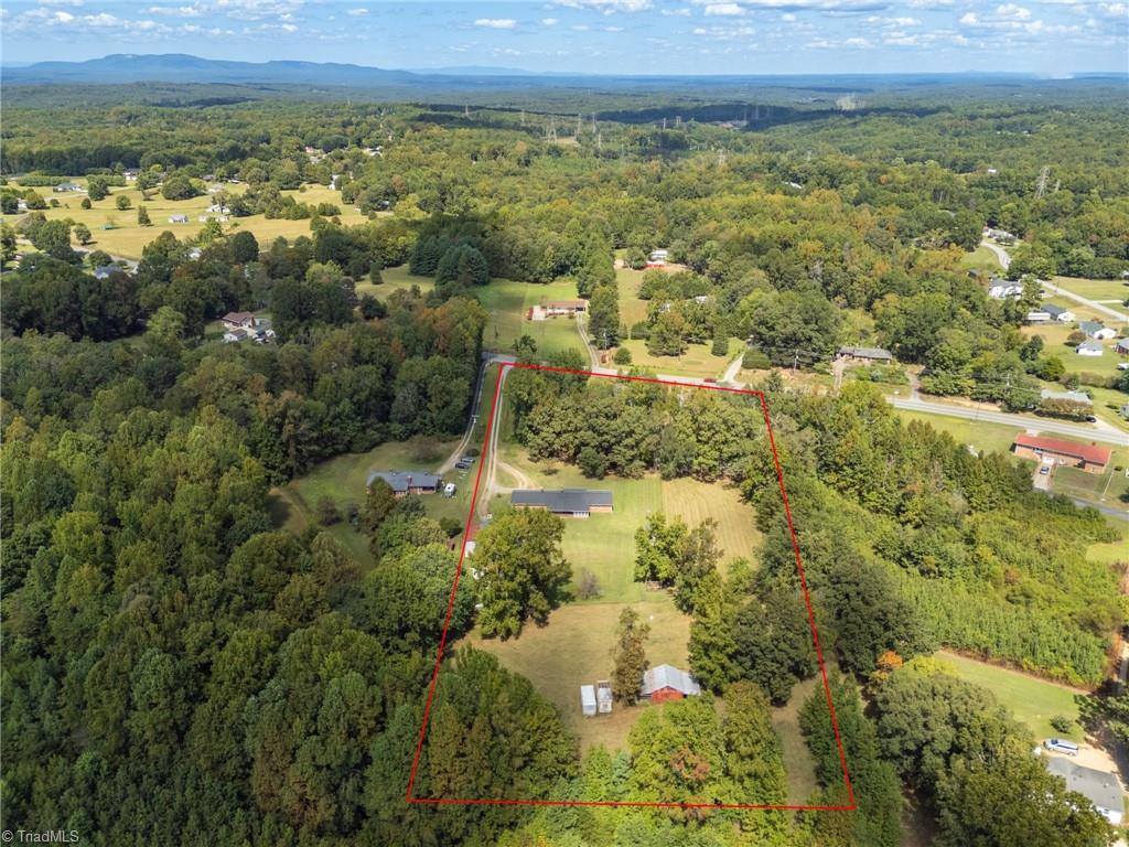 2176 Old Hollow Road, Walkertown, NC 27051