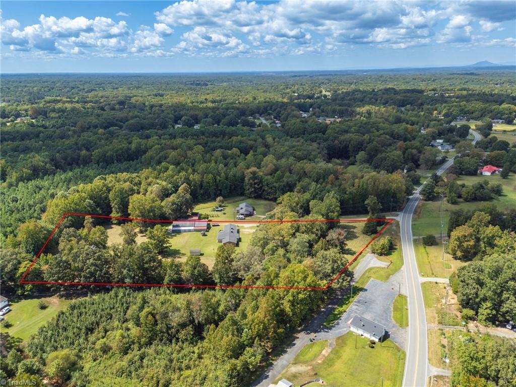 2176 Old Hollow Road, Walkertown, NC 27051