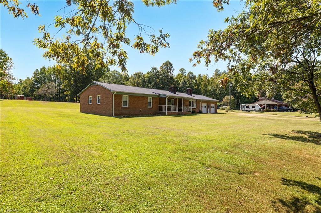 2176 Old Hollow Road, Walkertown, NC 27051