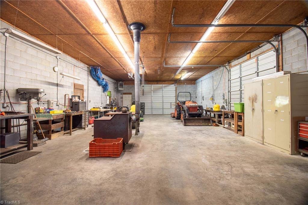 2176 Old Hollow Road, Walkertown, NC 27051