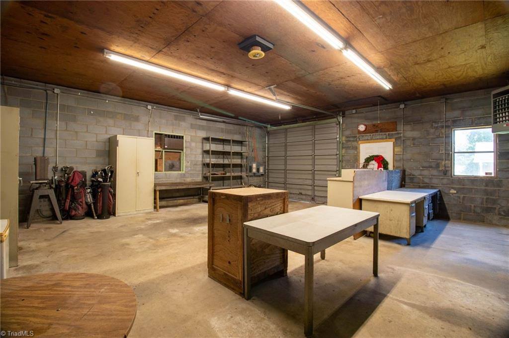 2176 Old Hollow Road, Walkertown, NC 27051