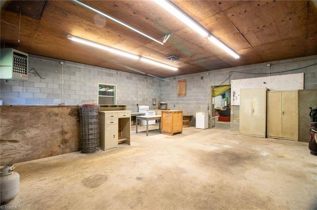 2176 Old Hollow Road, Walkertown, NC 27051