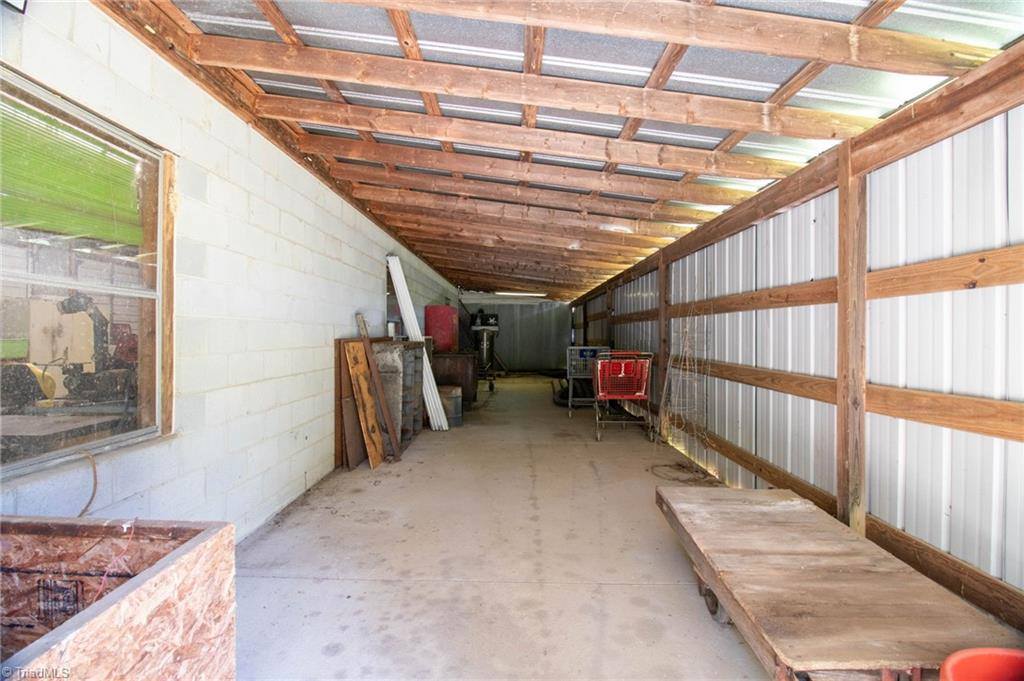 2176 Old Hollow Road, Walkertown, NC 27051