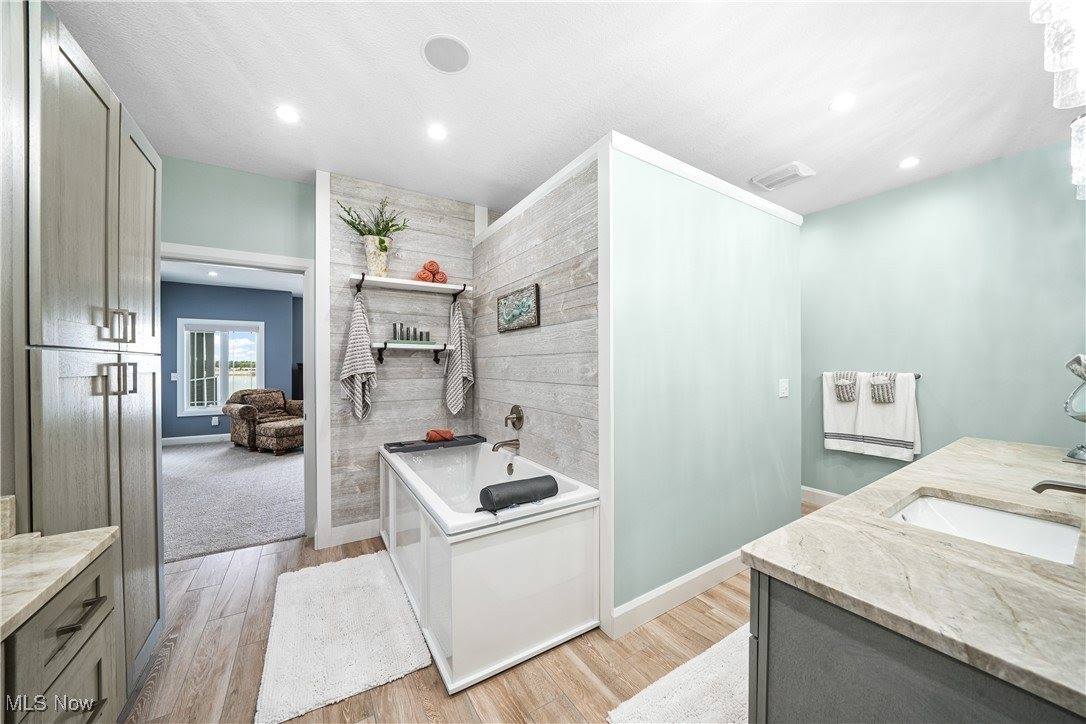 16986 Headland Avenue, Lake Milton, OH 44429