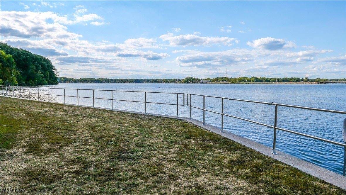 16986 Headland Avenue, Lake Milton, OH 44429