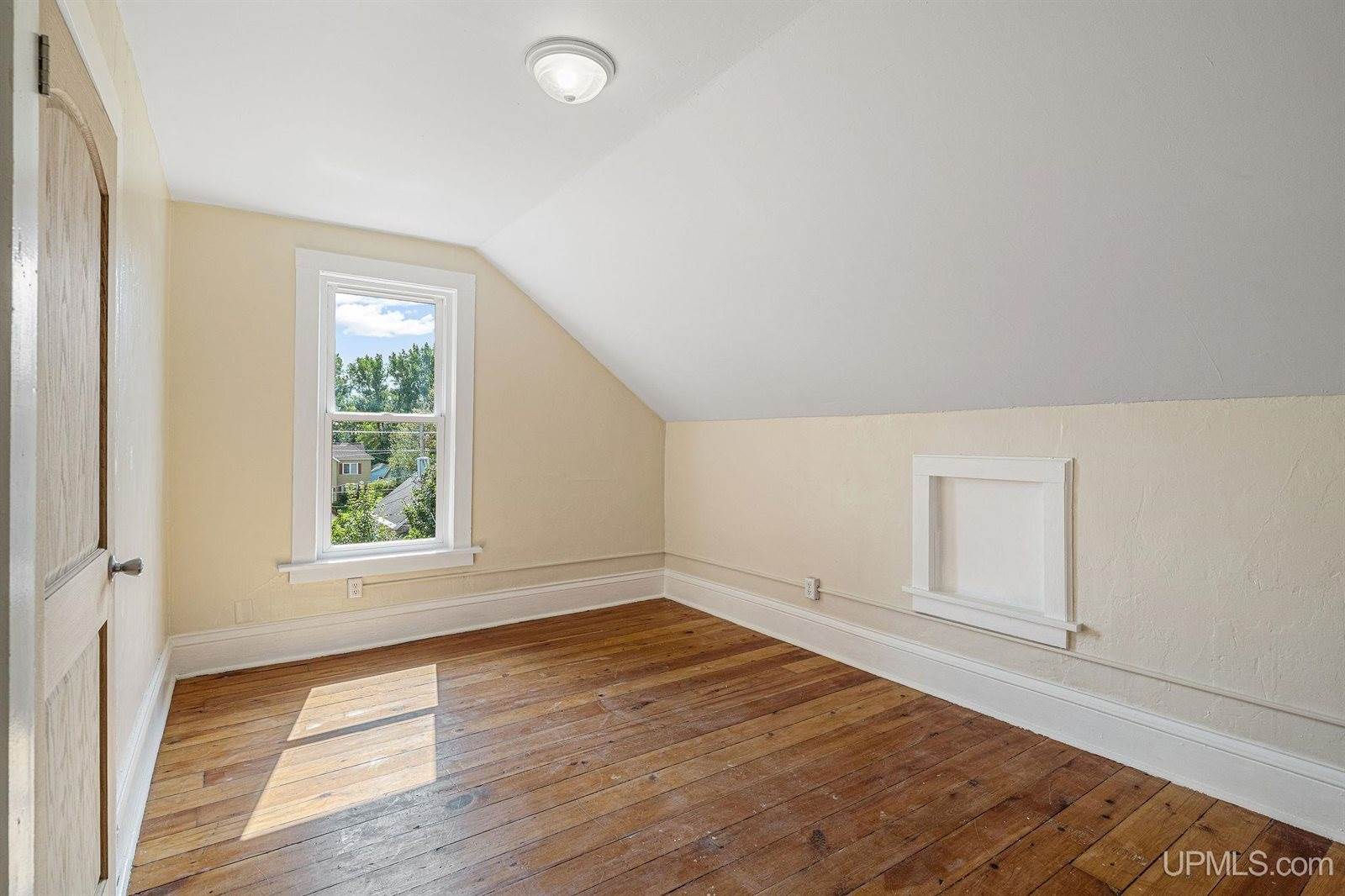 120 E Main Street, Negaunee, MI 49866