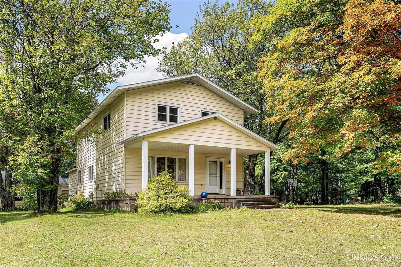 23 Horseshoe Lake Circle, Negaunee, MI 49866