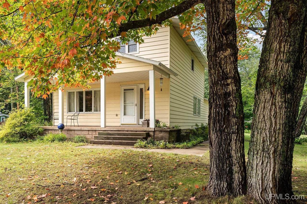 23 Horseshoe Lake Circle, Negaunee, MI 49866