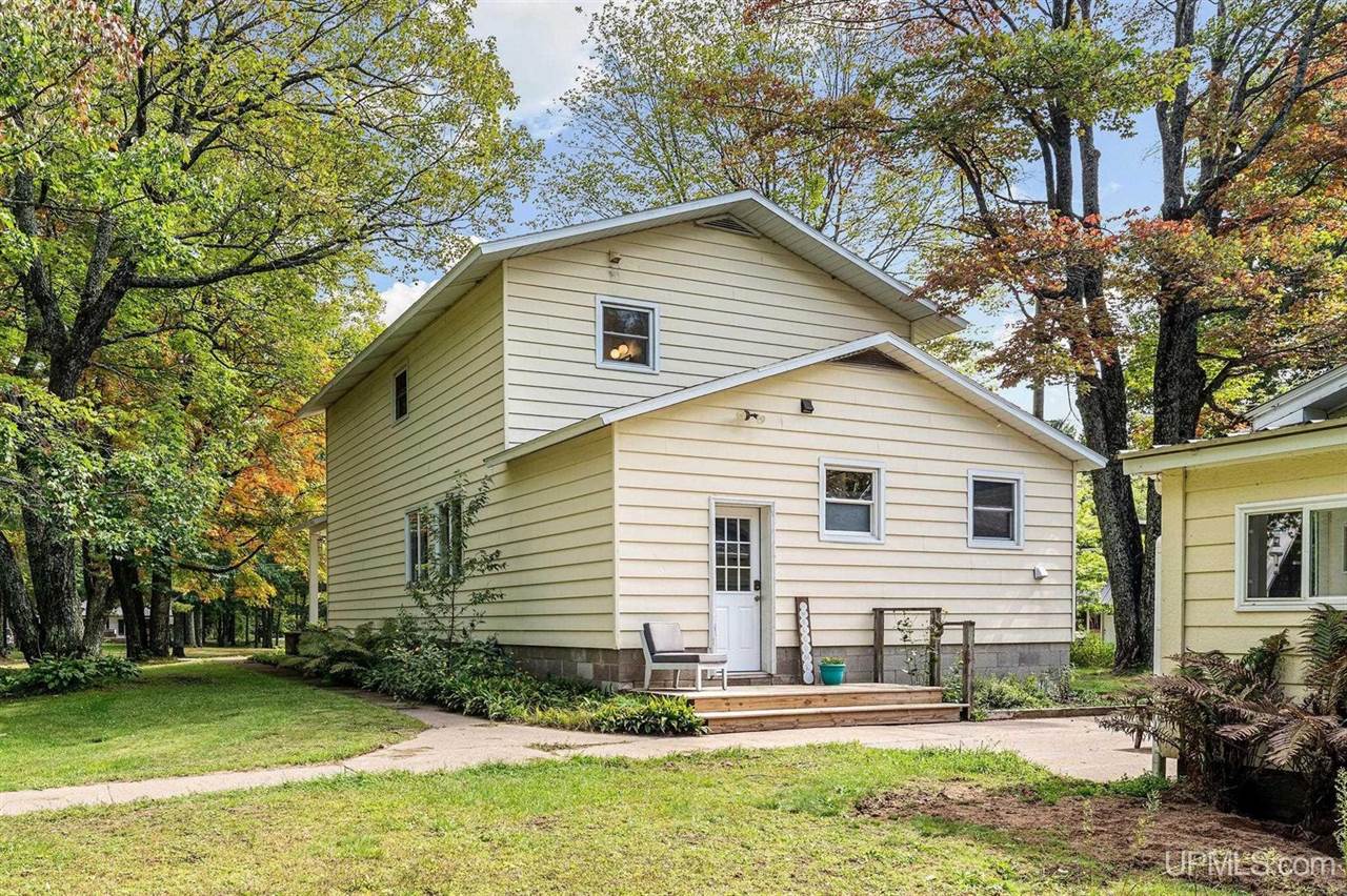 23 Horseshoe Lake Circle, Negaunee, MI 49866