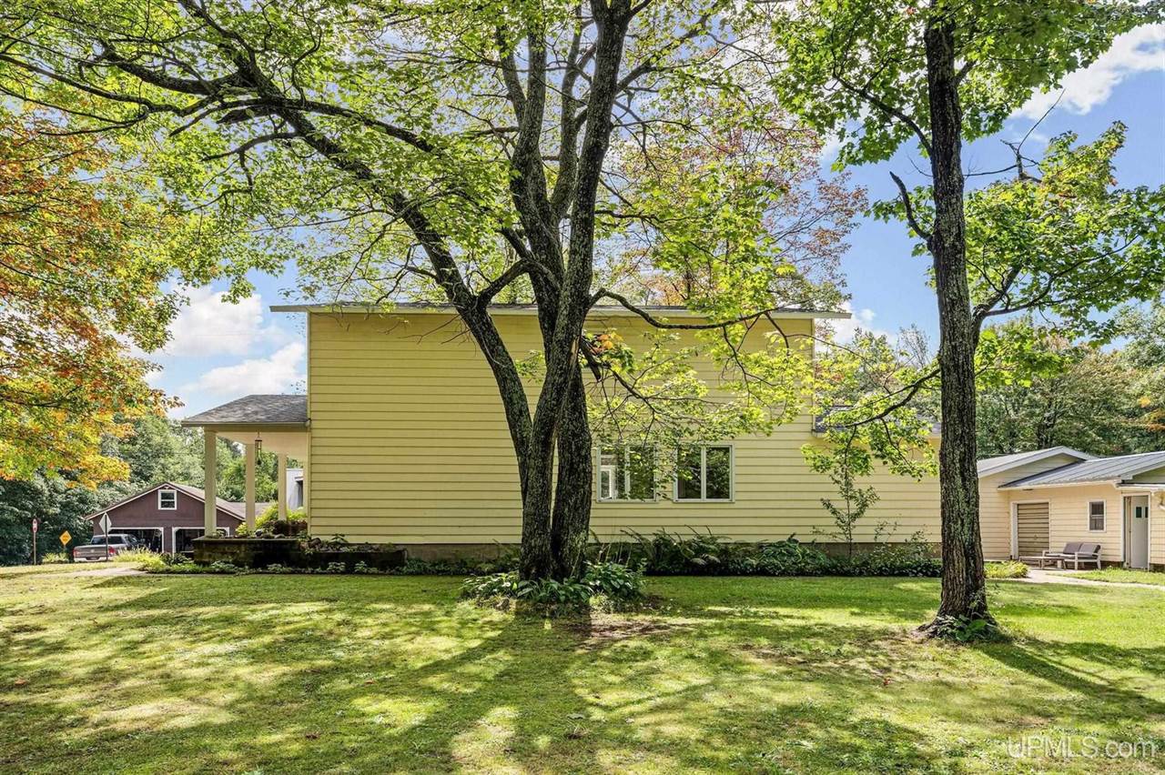 23 Horseshoe Lake Circle, Negaunee, MI 49866