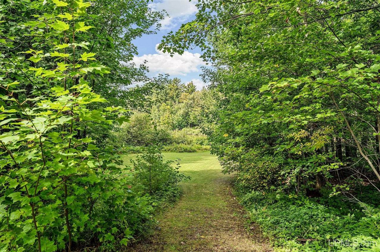 23 Horseshoe Lake Circle, Negaunee, MI 49866