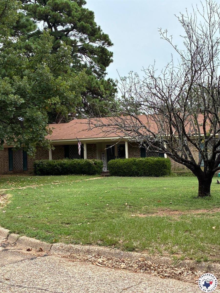 10 Holiday Ln, Texarkana, TX 75503