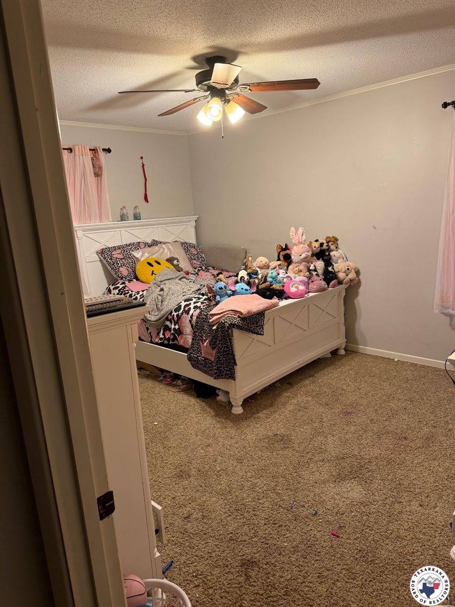 10 Holiday Ln, Texarkana, TX 75503