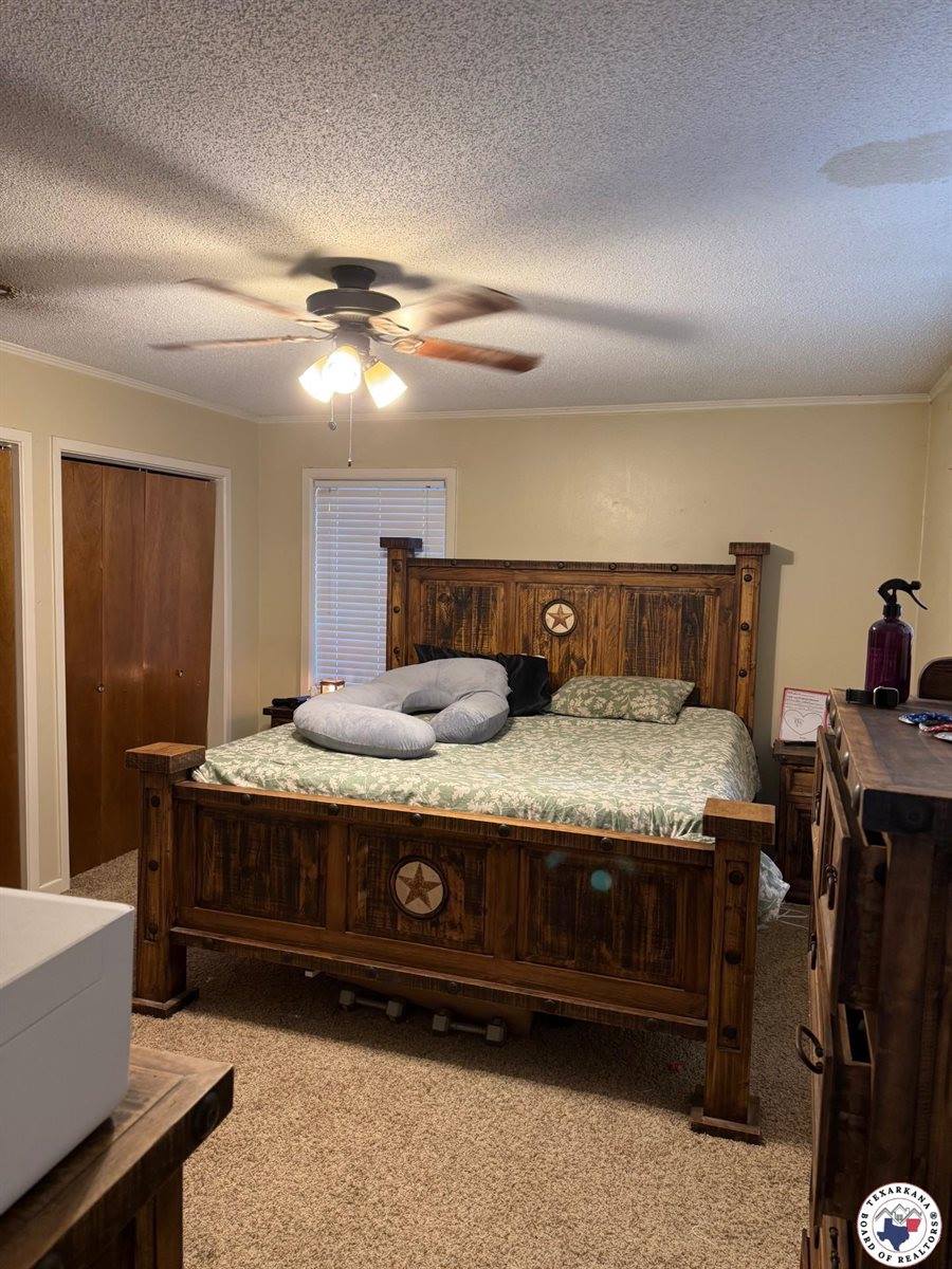 10 Holiday Ln, Texarkana, TX 75503