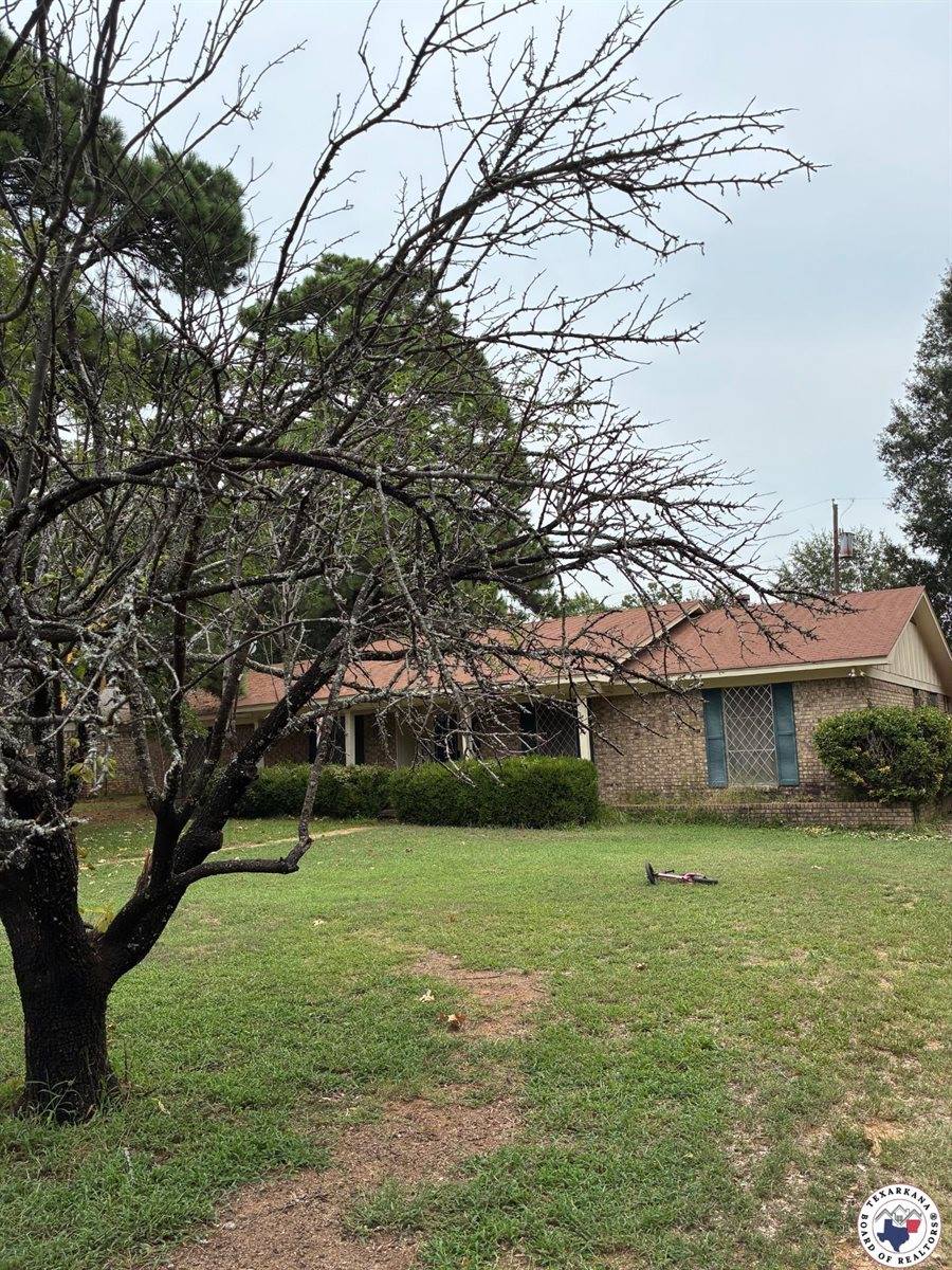 10 Holiday Ln, Texarkana, TX 75503