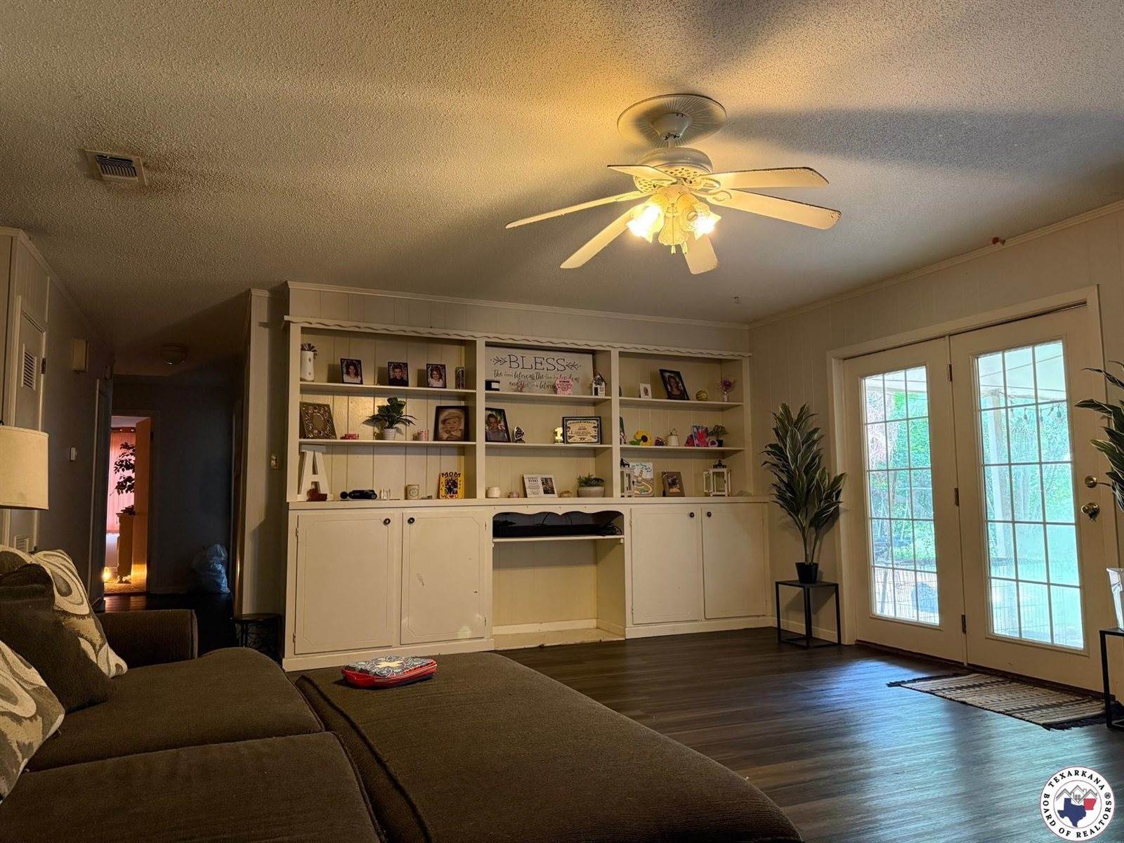 10 Holiday Ln, Texarkana, TX 75503