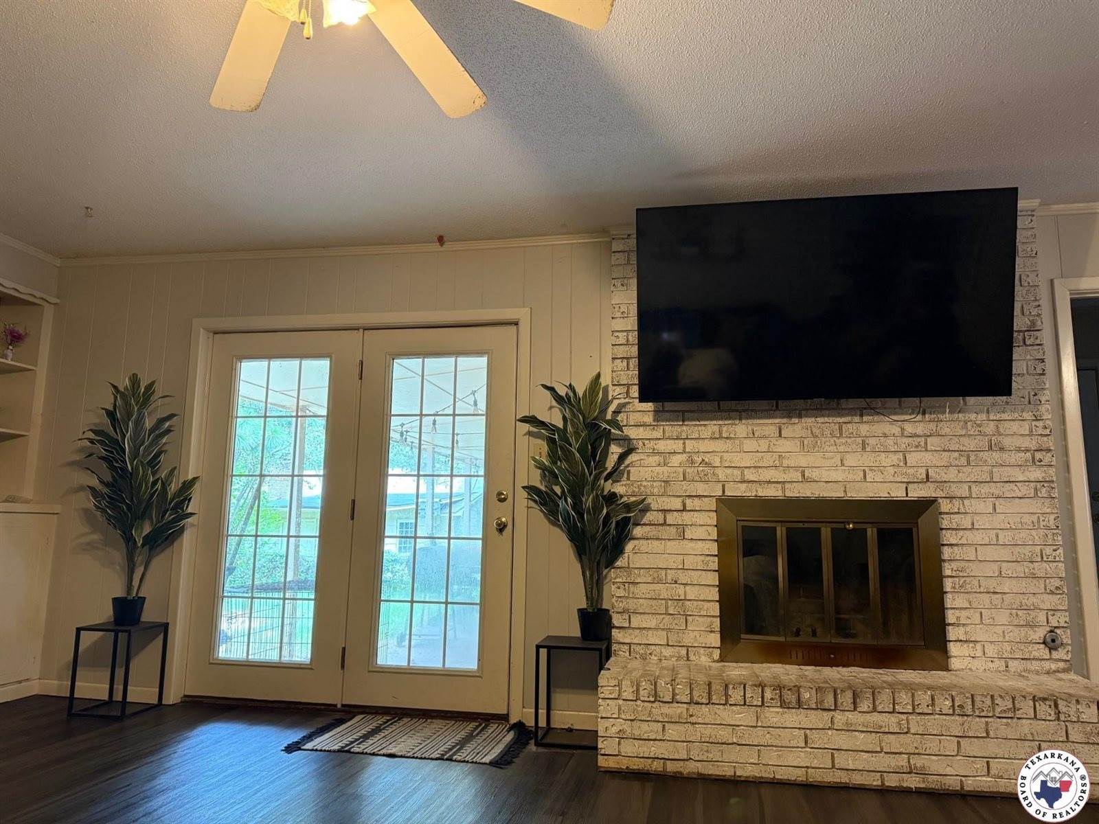 10 Holiday Ln, Texarkana, TX 75503