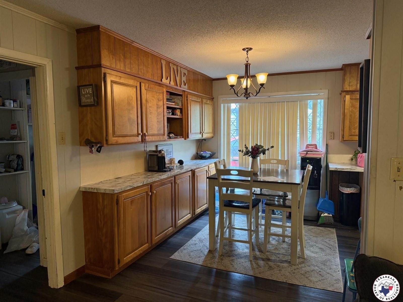 10 Holiday Ln, Texarkana, TX 75503