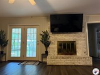 10 Holiday Ln, Texarkana, TX 75503