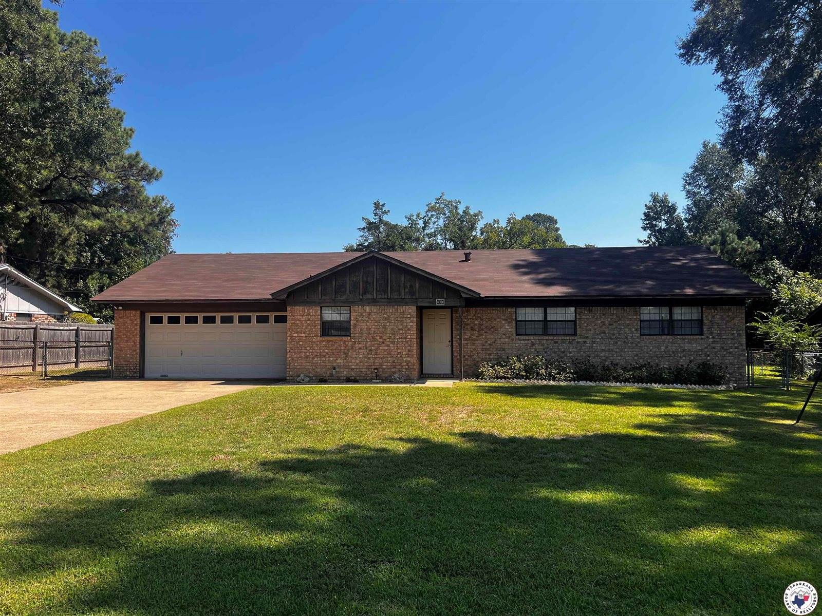 411 Central Ave, Wake Village, TX 75501