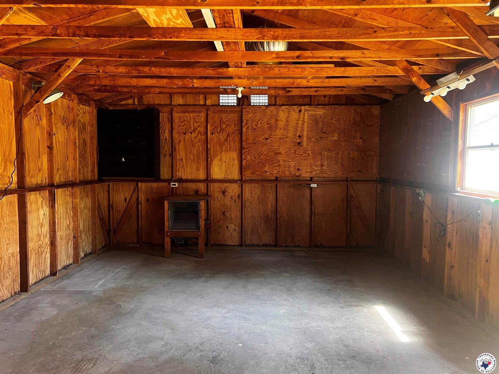 411 Central Ave, Wake Village, TX 75501