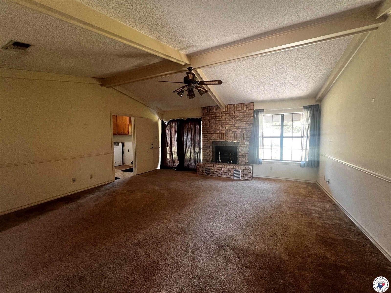 411 Central Ave, Wake Village, TX 75501