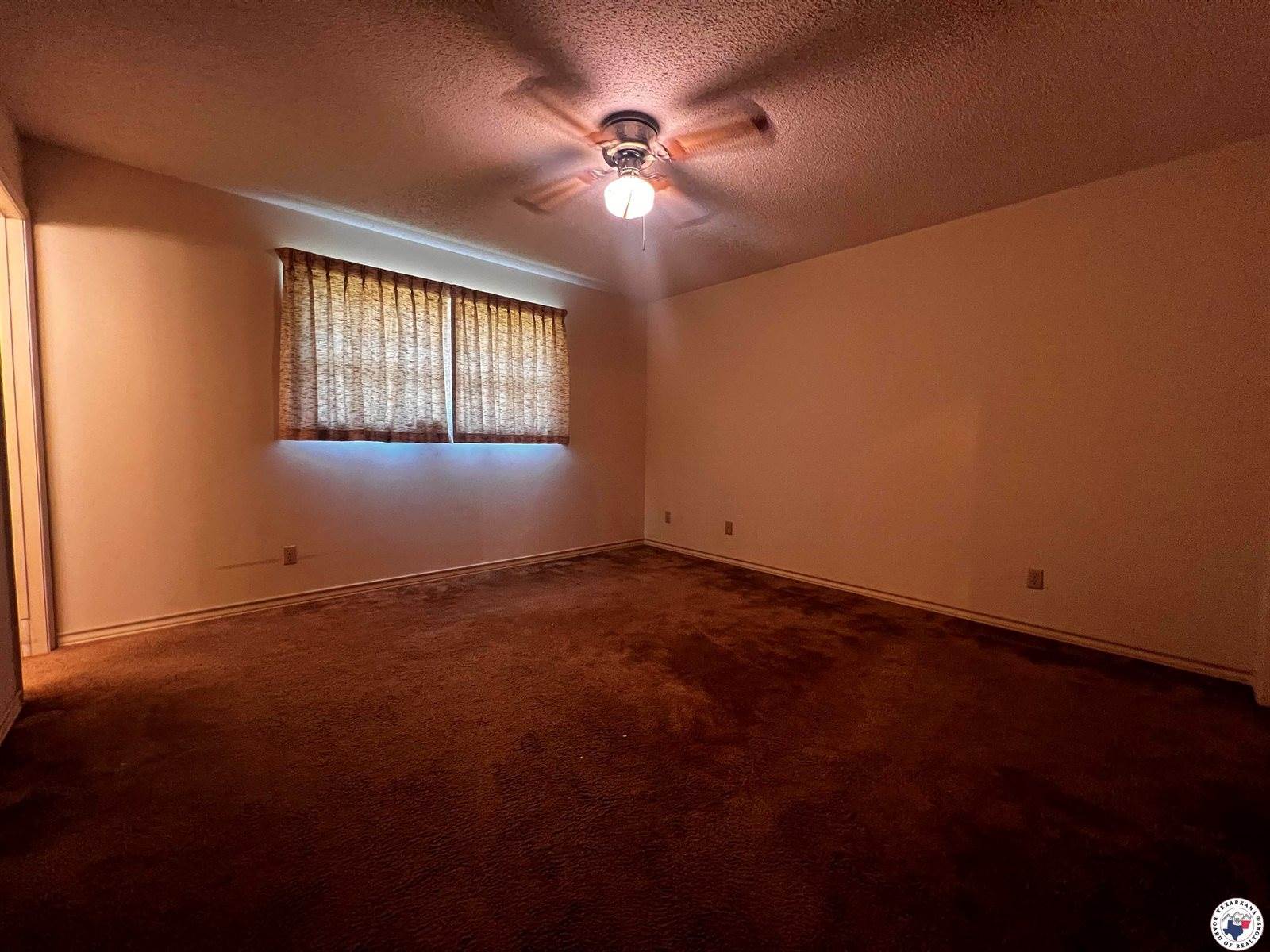 411 Central Ave, Wake Village, TX 75501