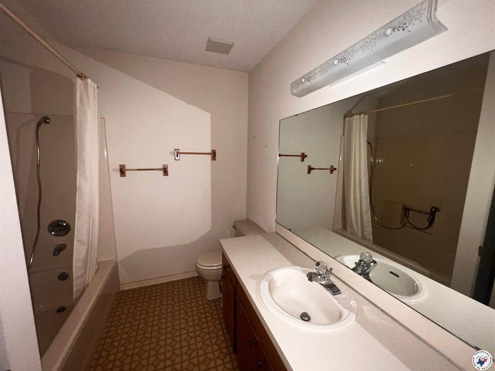 411 Central Ave, Wake Village, TX 75501