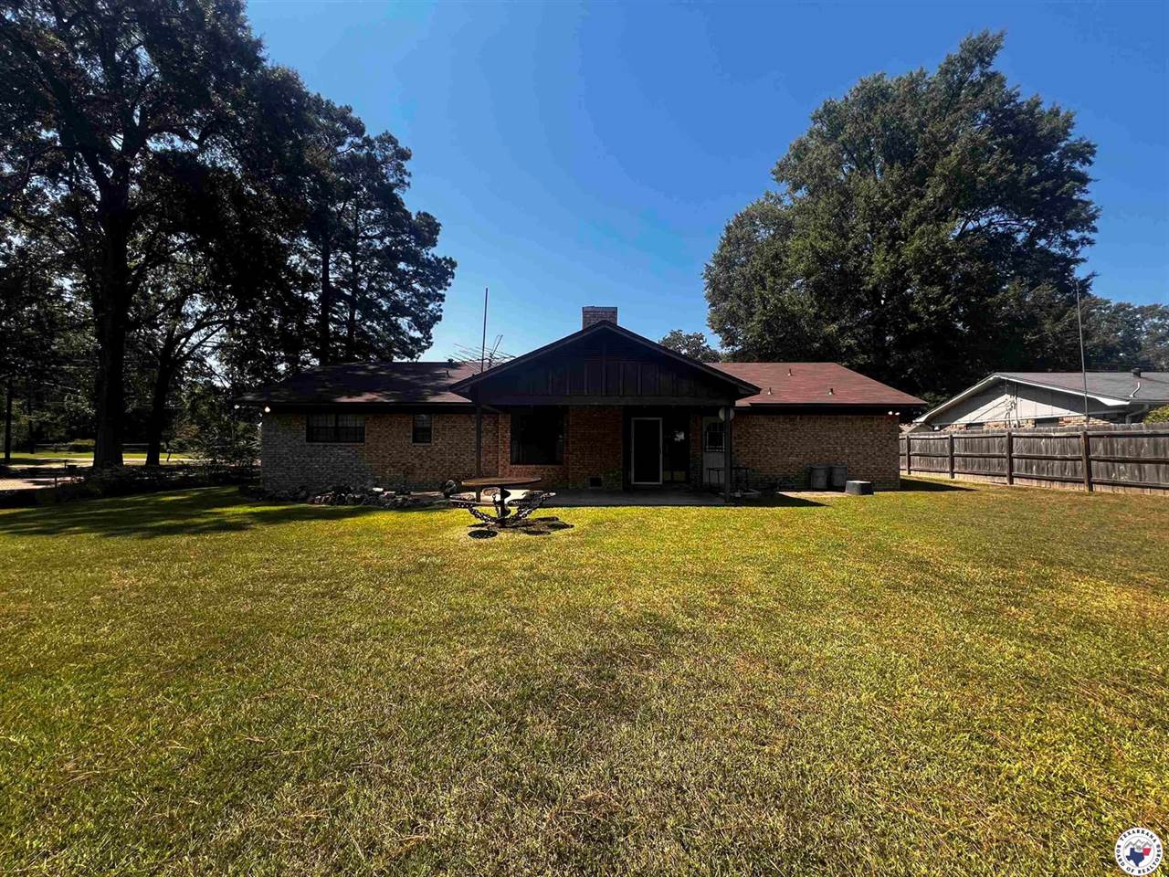 411 Central Ave, Wake Village, TX 75501