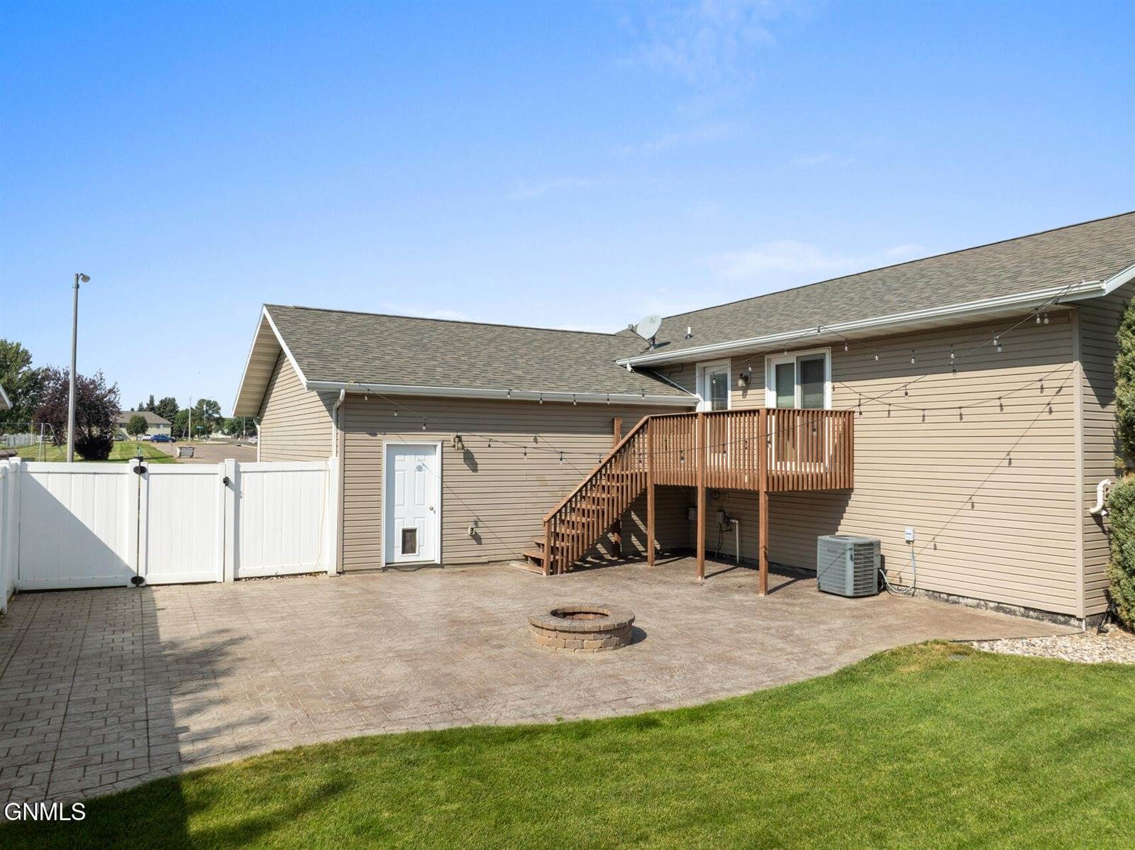 2514 15th Avenue West, Williston, ND 58801