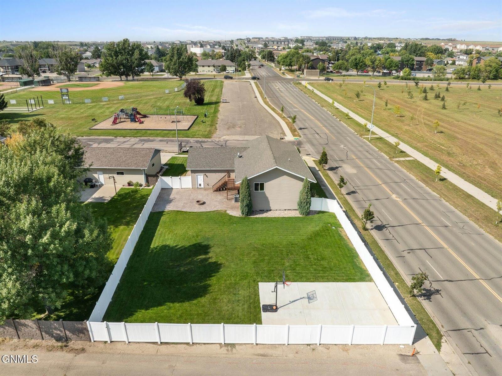 2514 15th Avenue West, Williston, ND 58801