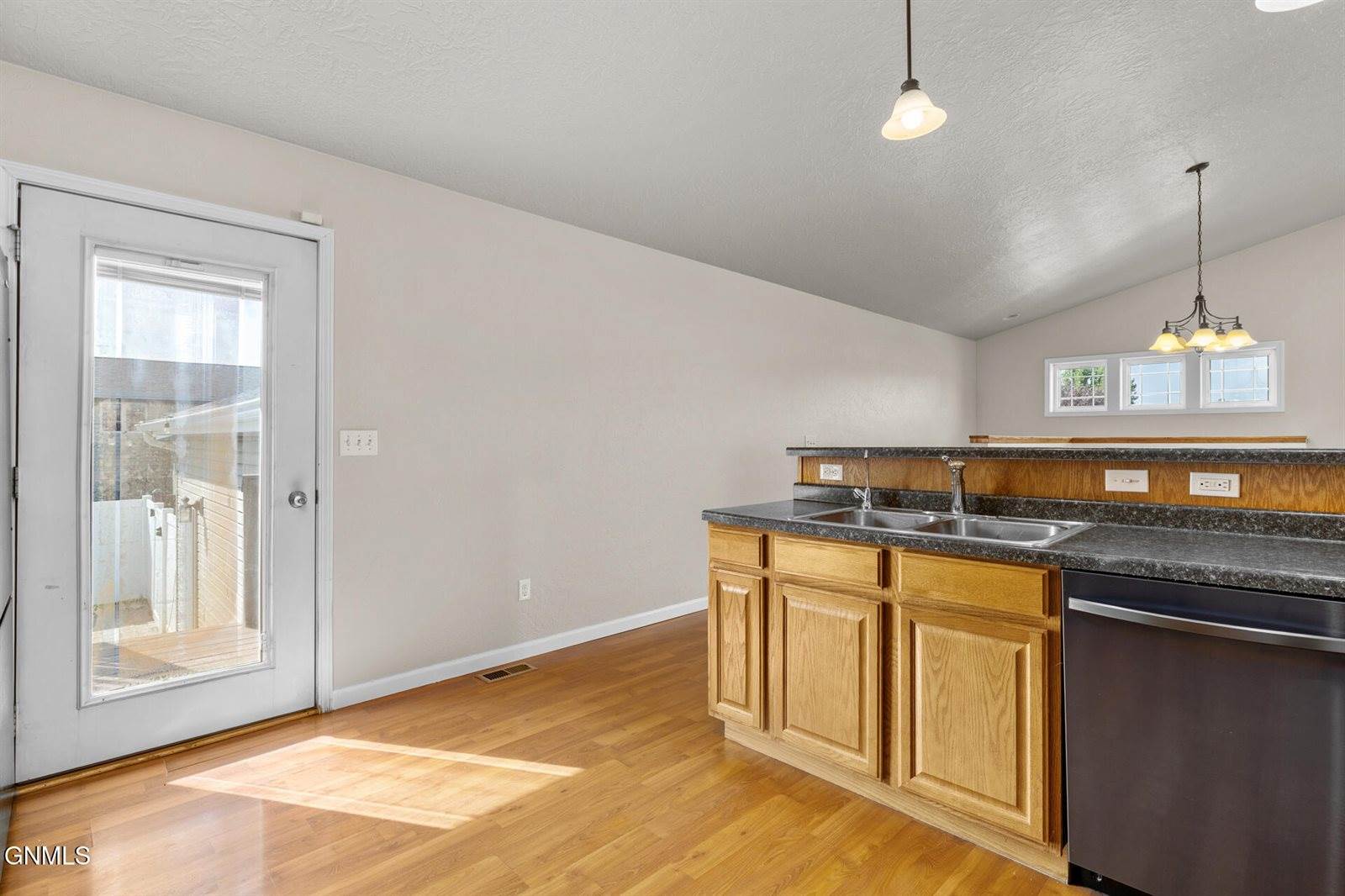 2514 15th Avenue West, Williston, ND 58801