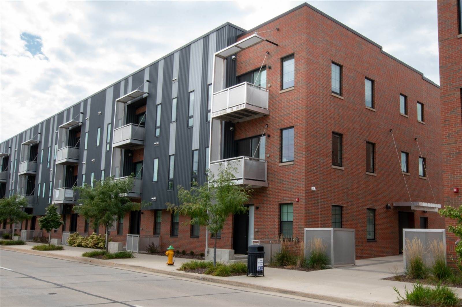 450 SW 7th Street, Des Moines, IA 50309