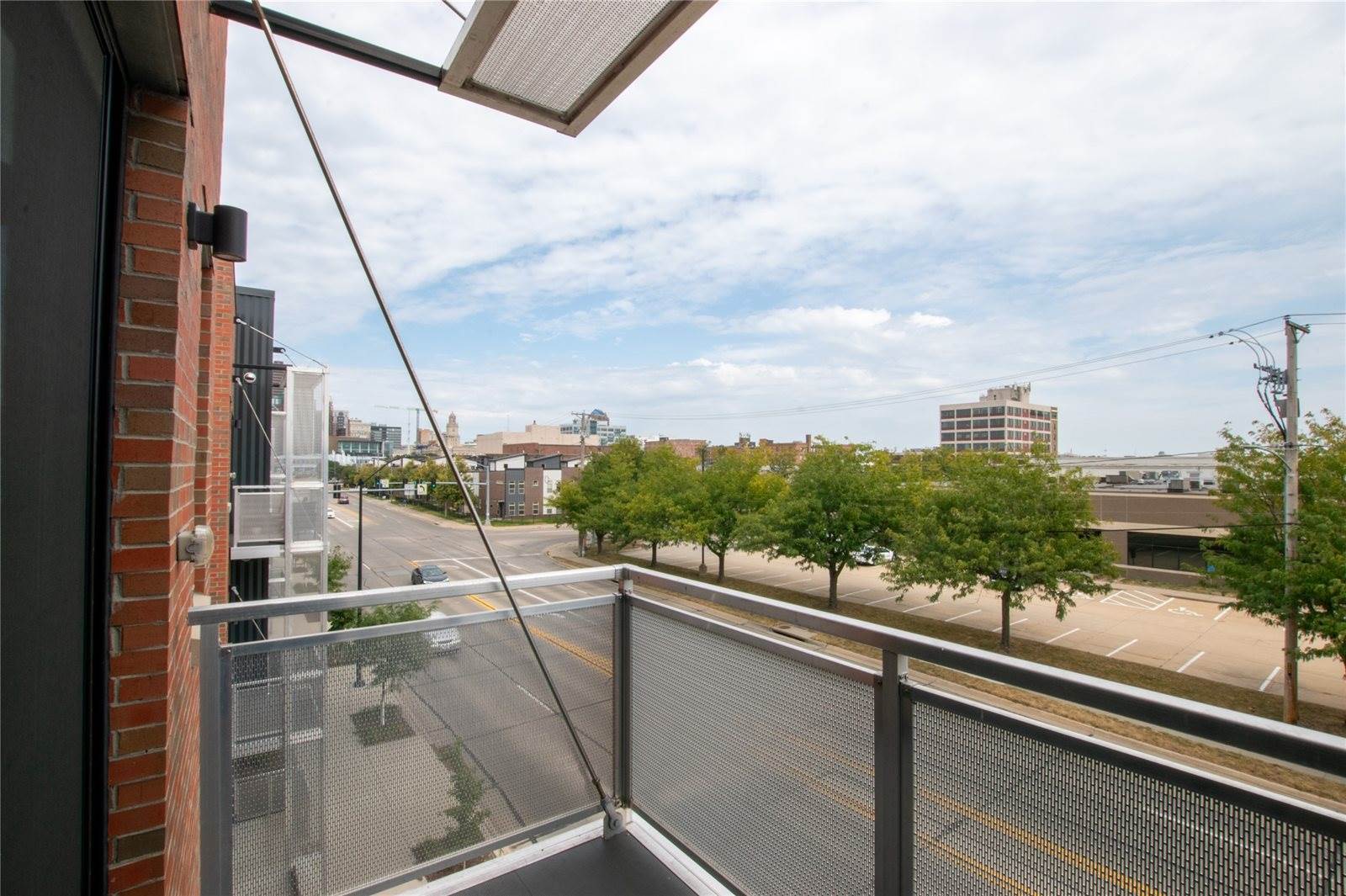 450 SW 7th Street, Des Moines, IA 50309