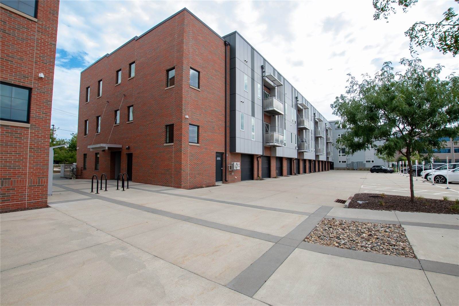 450 SW 7th Street, Des Moines, IA 50309