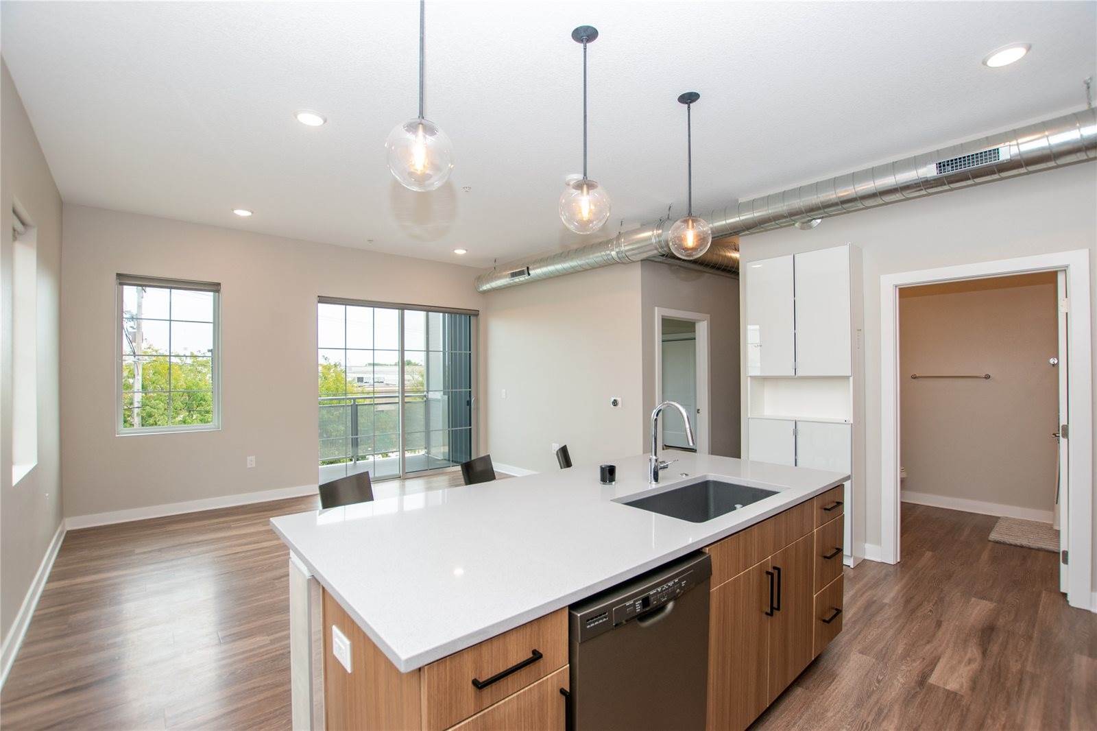 450 SW 7th Street, Des Moines, IA 50309