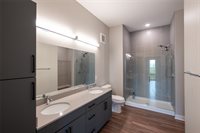 450 SW 7th Street, Des Moines, IA 50309