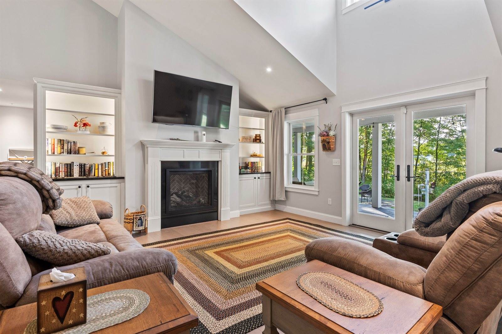 16 Meadowood Drive, Hallowell, ME 04347