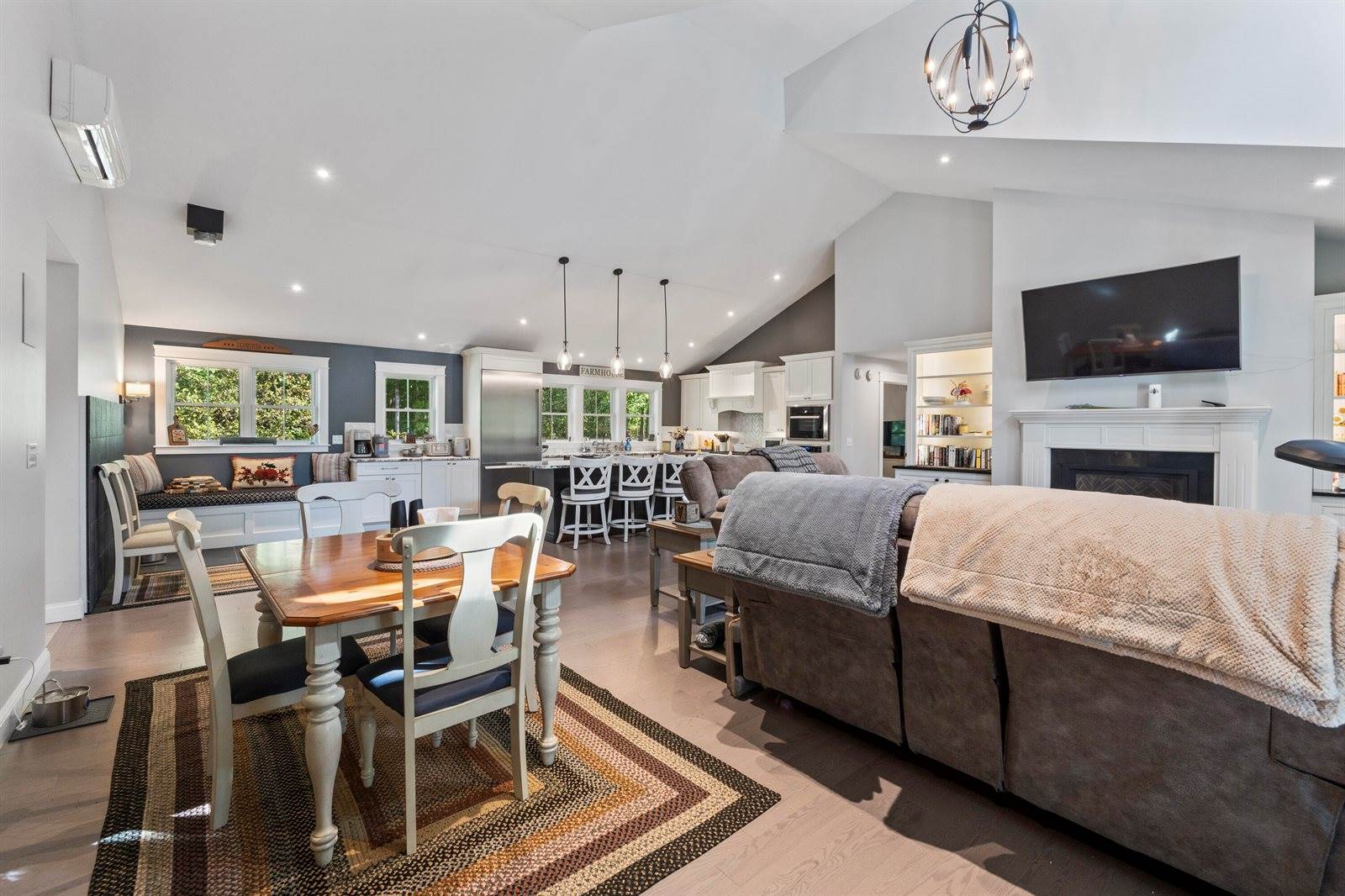 16 Meadowood Drive, Hallowell, ME 04347