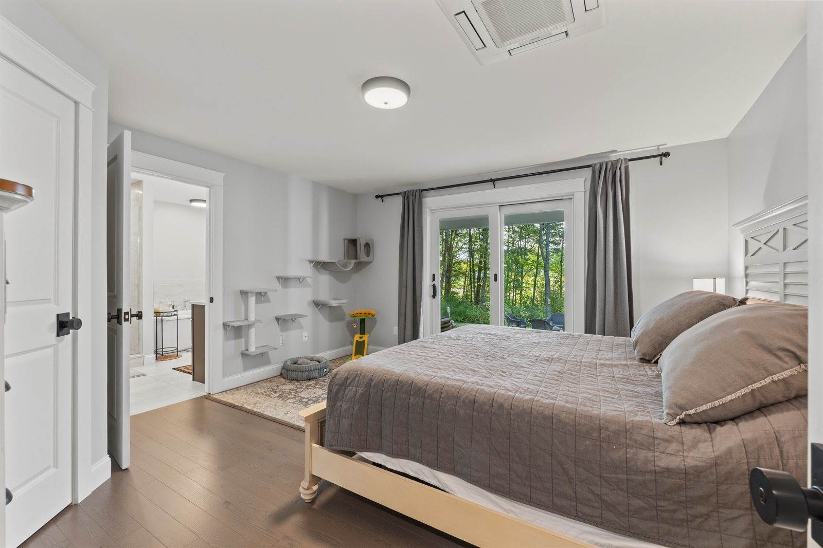 16 Meadowood Drive, Hallowell, ME 04347