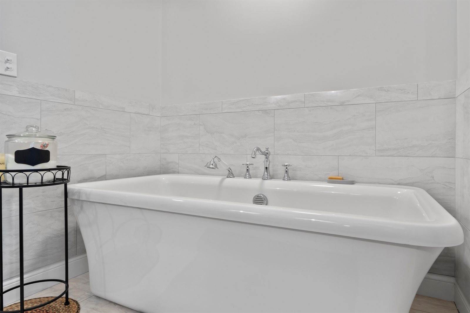 16 Meadowood Drive, Hallowell, ME 04347