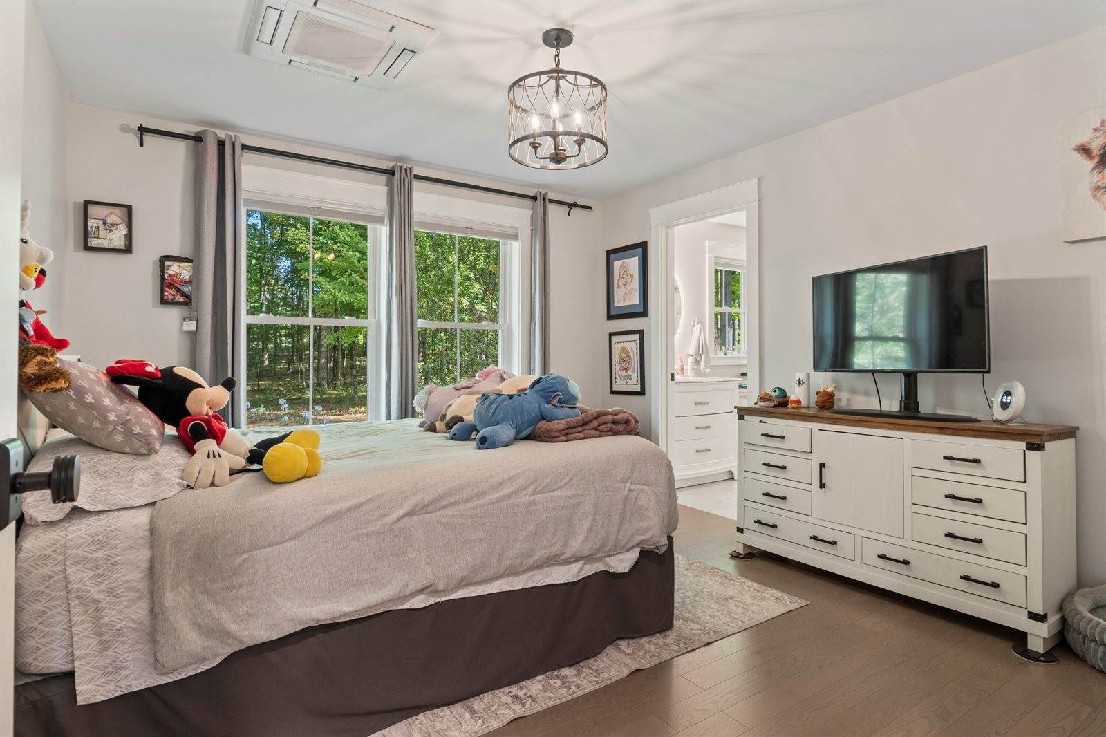 16 Meadowood Drive, Hallowell, ME 04347