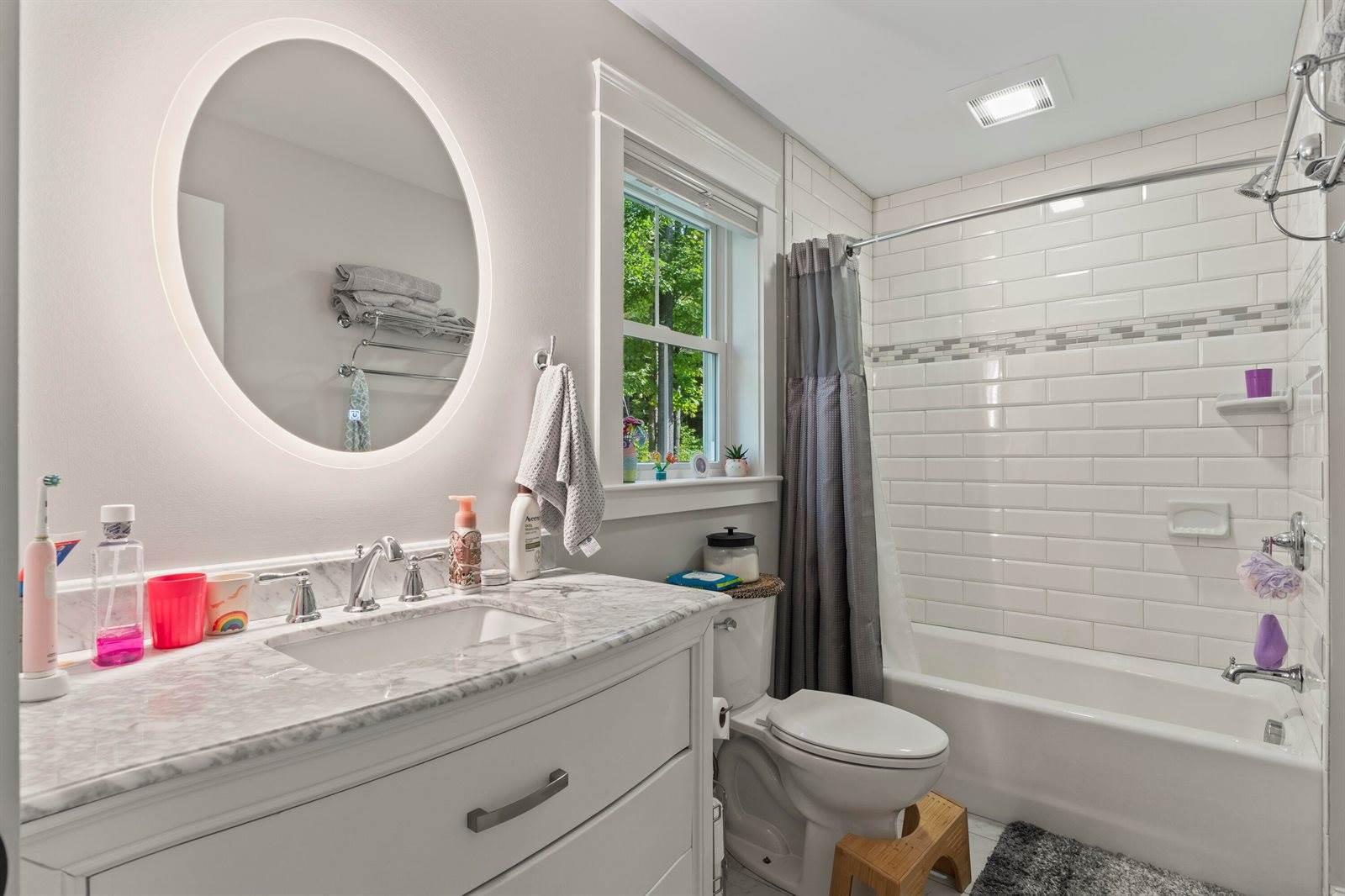 16 Meadowood Drive, Hallowell, ME 04347