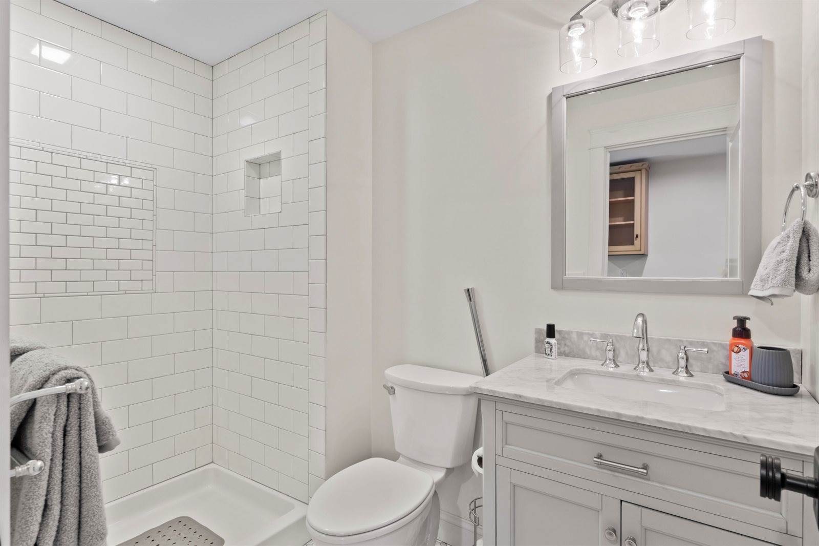 16 Meadowood Drive, Hallowell, ME 04347