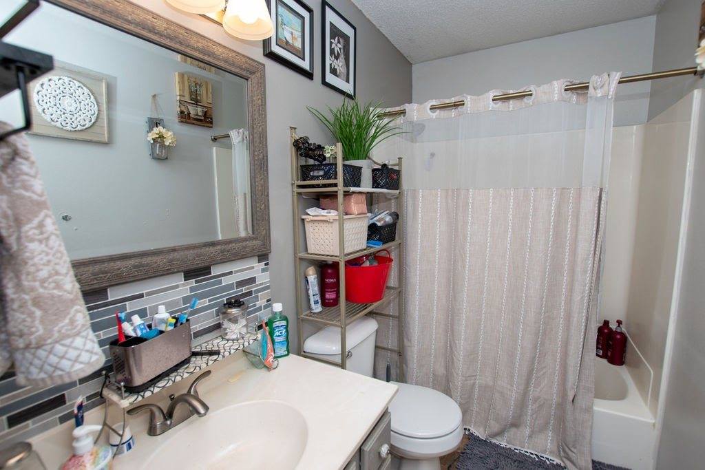 2455 SW 7th Street, Des Moines, IA 50315