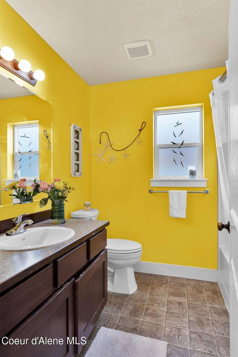 6615 West Soldier Creek Ave, Rathdrum, ID 83858