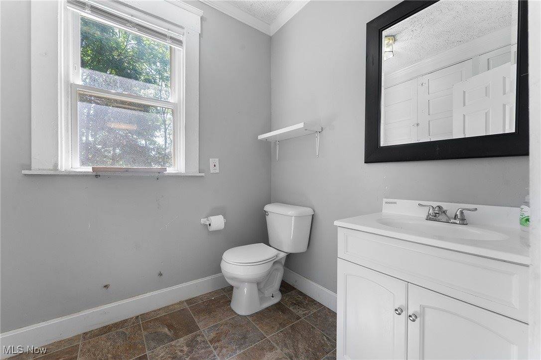 21 East Liberty Street, Mineral Ridge, OH 44440