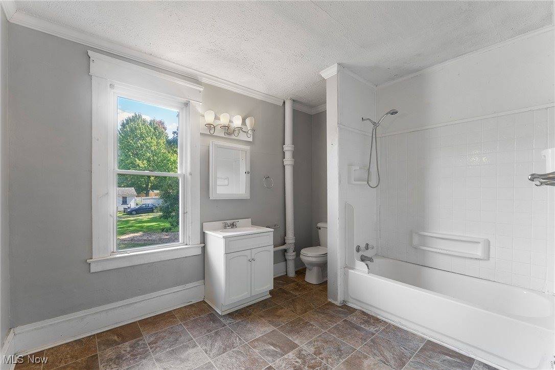 21 East Liberty Street, Mineral Ridge, OH 44440