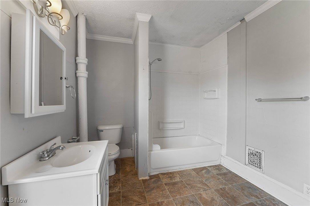 21 East Liberty Street, Mineral Ridge, OH 44440