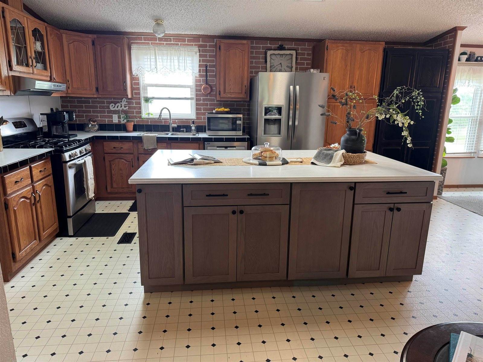 20292 East Fort Mcpherson Road, Maxwell, NE 69151